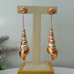 1  of the easiest ways 2 jazz up a simple outfit is 2 throw on a bold accessorie